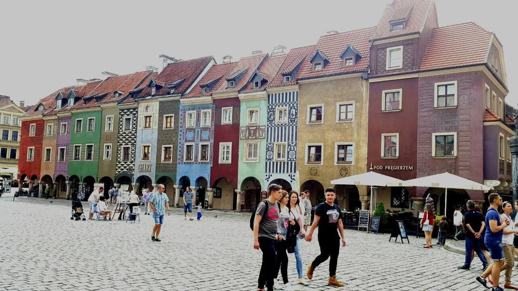 Bluegrayorange Appartement Poznań Buitenkant foto